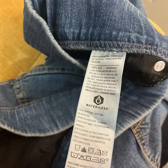 Womens Levi's Blue Boot Cut Jeans Classic Style - Picture 5 of 8